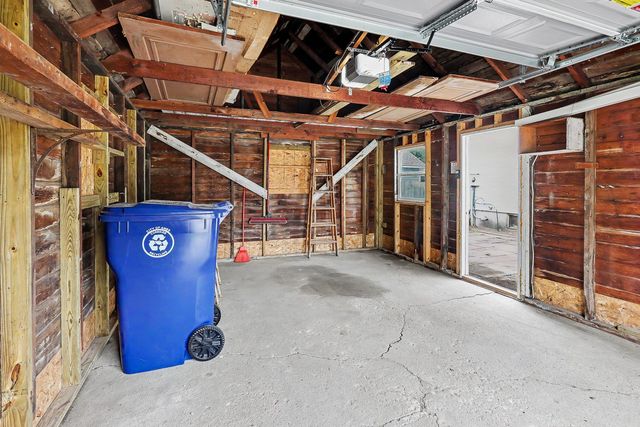 302 S Russell Avenue, Ames, IA 50010
