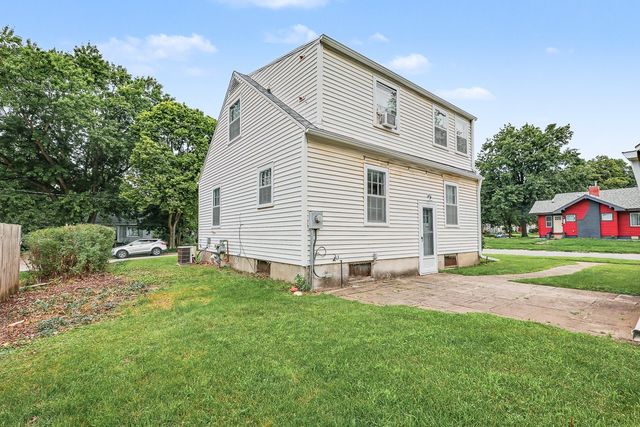302 S Russell Avenue, Ames, IA 50010