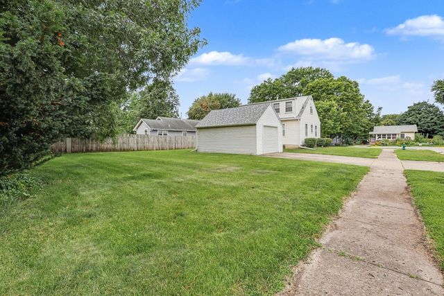 302 S Russell Avenue, Ames, IA 50010