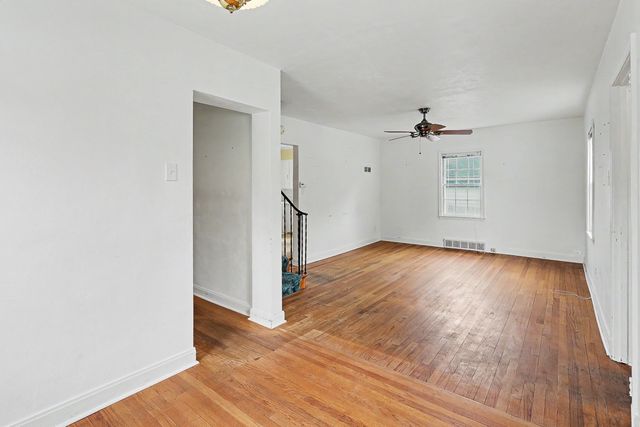 302 S Russell Avenue, Ames, IA 50010