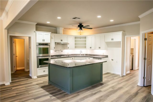 8660 Cedar Hill Road, Brenham, TX 77833