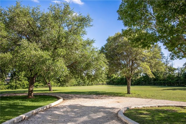 8660 Cedar Hill Road, Brenham, TX 77833