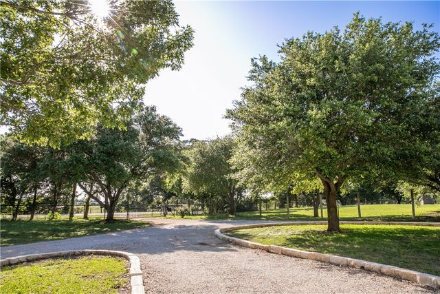 8660 Cedar Hill Road, Brenham, TX 77833