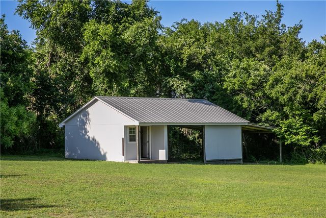 8660 Cedar Hill Road, Brenham, TX 77833