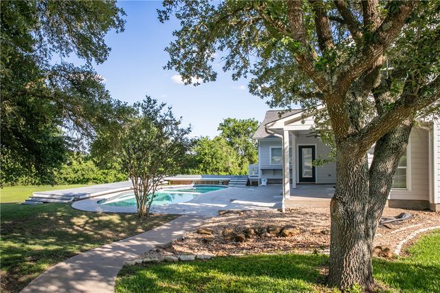 8660 Cedar Hill Road, Brenham, TX 77833