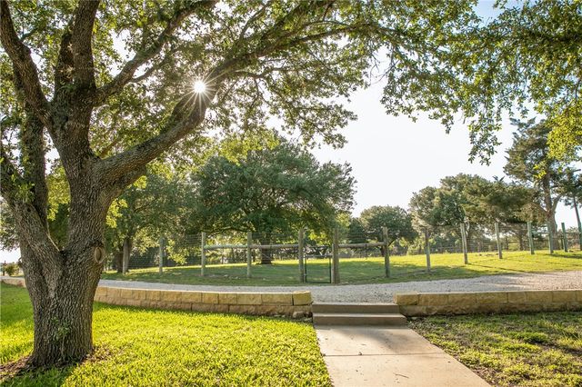 8660 Cedar Hill Road, Brenham, TX 77833
