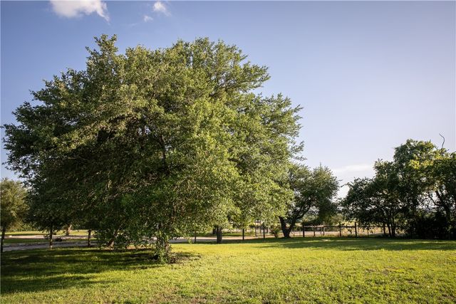 8660 Cedar Hill Road, Brenham, TX 77833