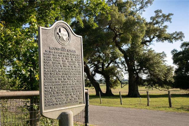 8660 Cedar Hill Road, Brenham, TX 77833
