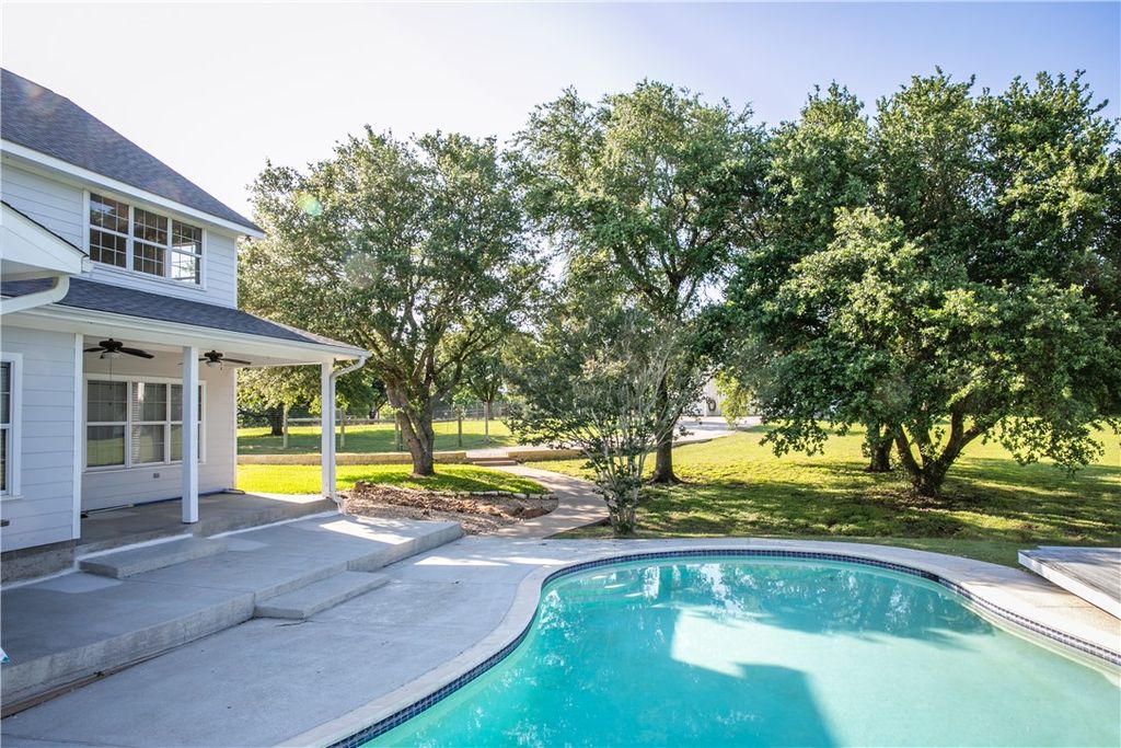 8660 Cedar Hill Road, Brenham, TX 77833 — photo 4