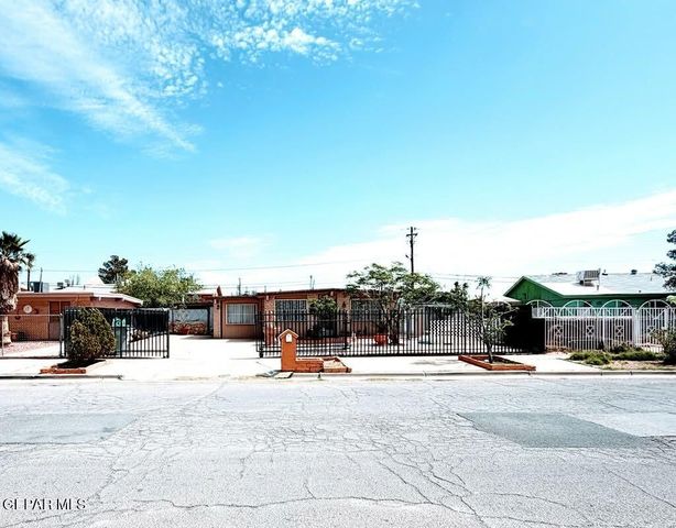 208 MECCA Drive, El Paso, TX 79907