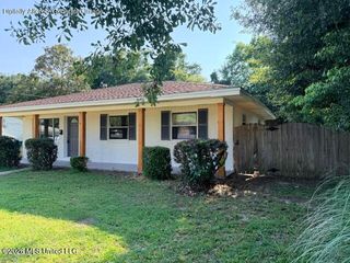 2211 Saint James Boulevard, Gulfport, MS 39507