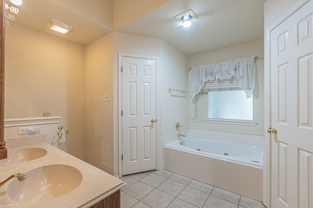 6813 Cheatham Drive, Watauga, TX 76148