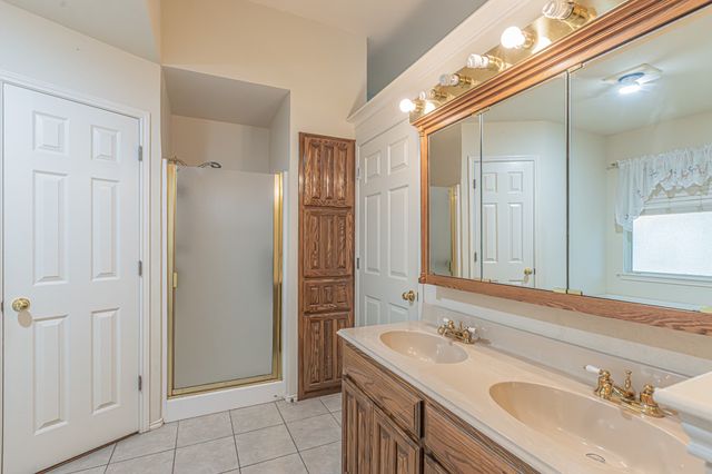 6813 Cheatham Drive, Watauga, TX 76148