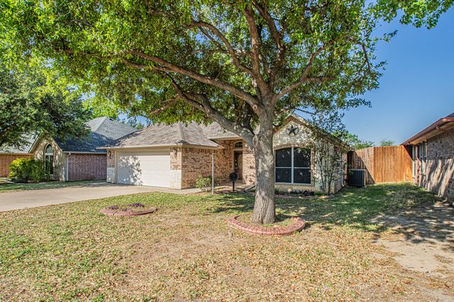 6813 Cheatham Drive, Watauga, TX 76148