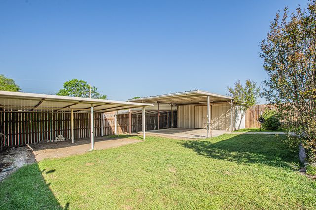 6813 Cheatham Drive, Watauga, TX 76148