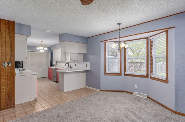 1249 E Edgewood Street, Springfield, MO 65804