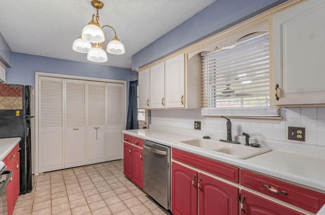 1249 E Edgewood Street, Springfield, MO 65804