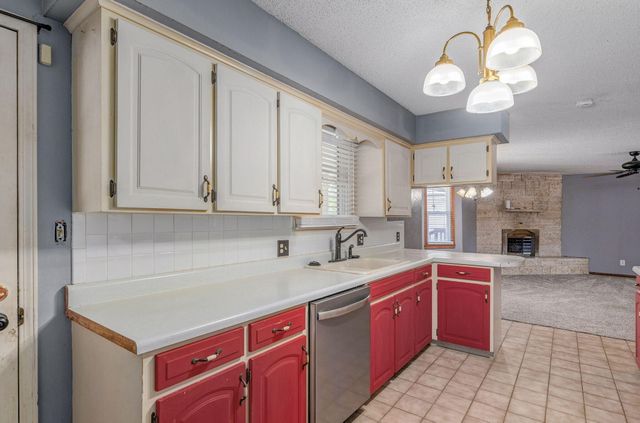 1249 E Edgewood Street, Springfield, MO 65804