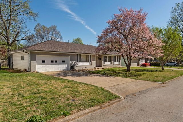 1249 E Edgewood Street, Springfield, MO 65804