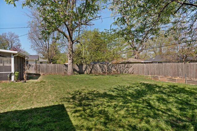 1249 E Edgewood Street, Springfield, MO 65804