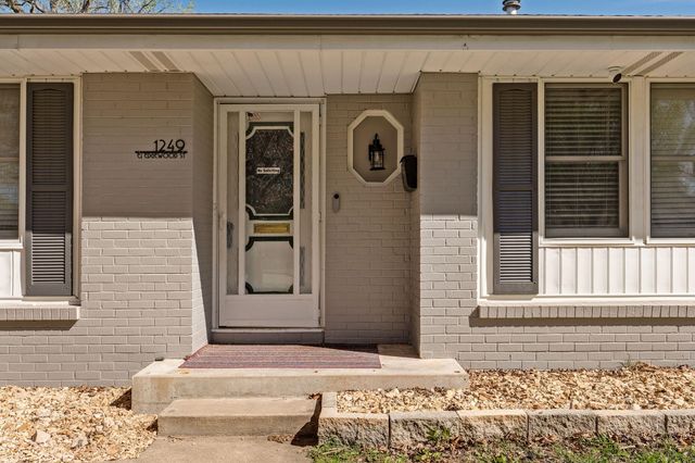 1249 E Edgewood Street, Springfield, MO 65804