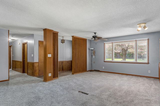 1249 E Edgewood Street, Springfield, MO 65804