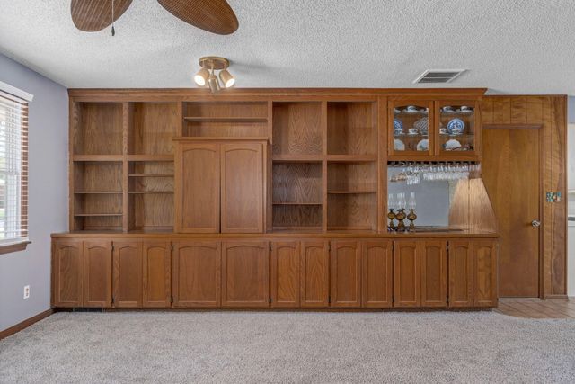 1249 E Edgewood Street, Springfield, MO 65804