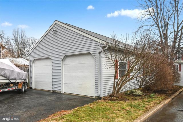 128 S BARBARA ST, Mount Joy, PA 17552