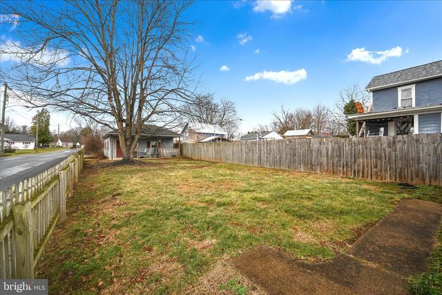 128 S BARBARA ST, Mount Joy, PA 17552