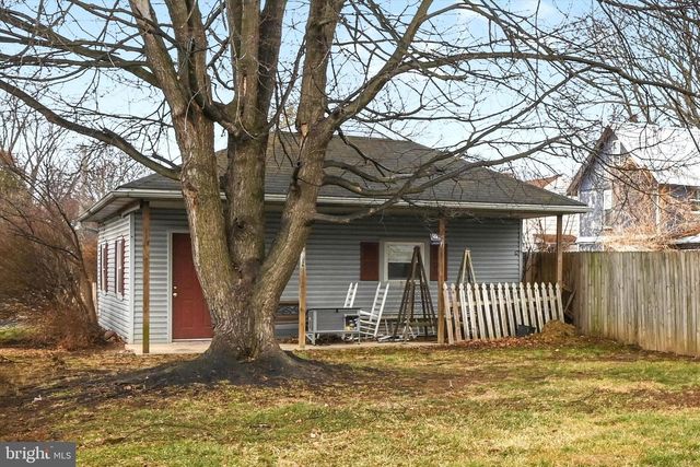 128 S BARBARA ST, Mount Joy, PA 17552