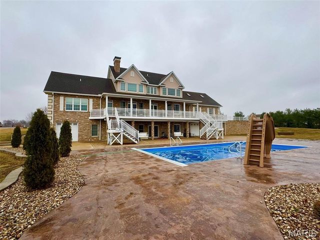 5500 Hidden Valley, Hannibal, MO 63401