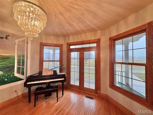 5500 Hidden Valley, Hannibal, MO 63401