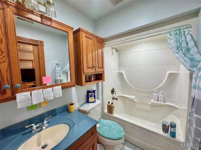 5500 Hidden Valley, Hannibal, MO 63401