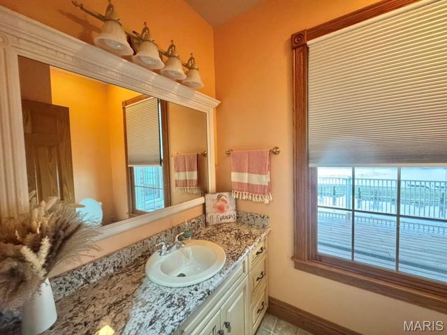 5500 Hidden Valley, Hannibal, MO 63401