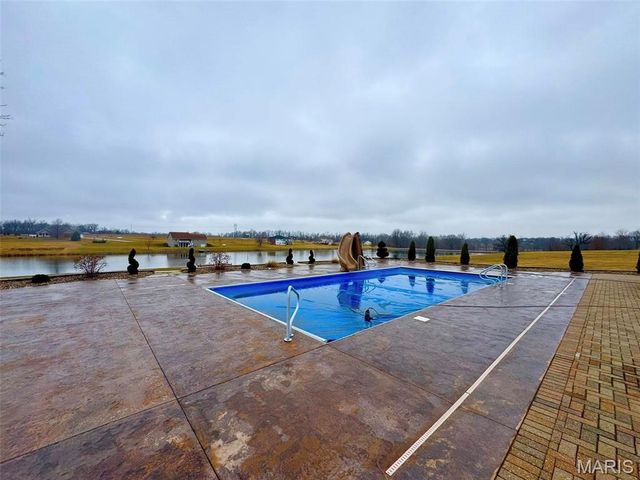 5500 Hidden Valley, Hannibal, MO 63401