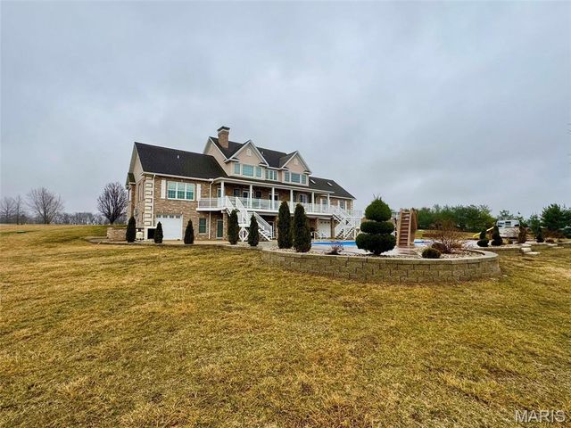5500 Hidden Valley, Hannibal, MO 63401