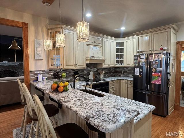 5500 Hidden Valley, Hannibal, MO 63401