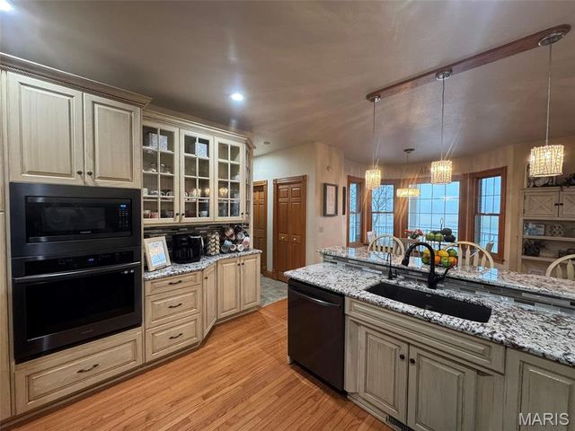 5500 Hidden Valley, Hannibal, MO 63401