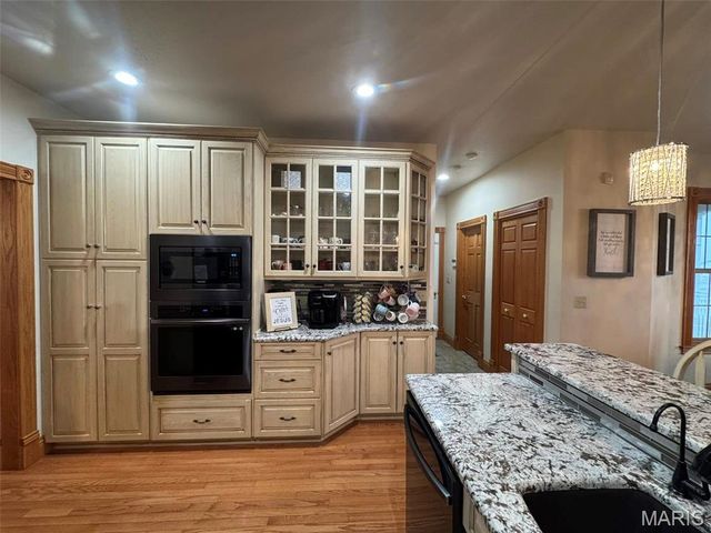 5500 Hidden Valley, Hannibal, MO 63401