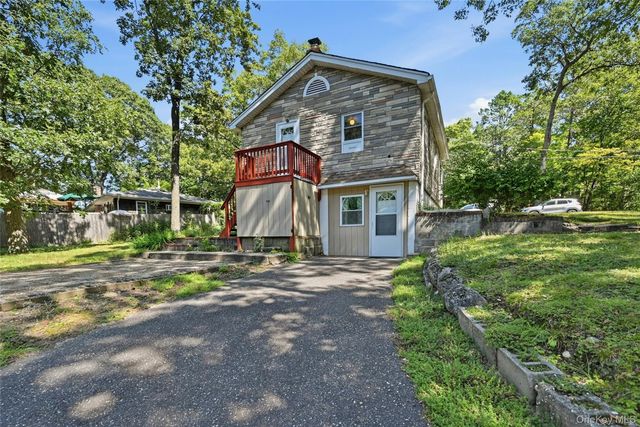 52 Valley Drive, Sound Beach, NY 11789