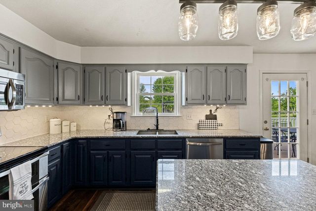 111 DEERFIELD ESTATES DR, Stanley, VA 22851