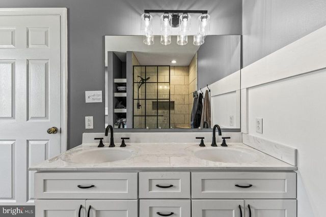 111 DEERFIELD ESTATES DR, Stanley, VA 22851