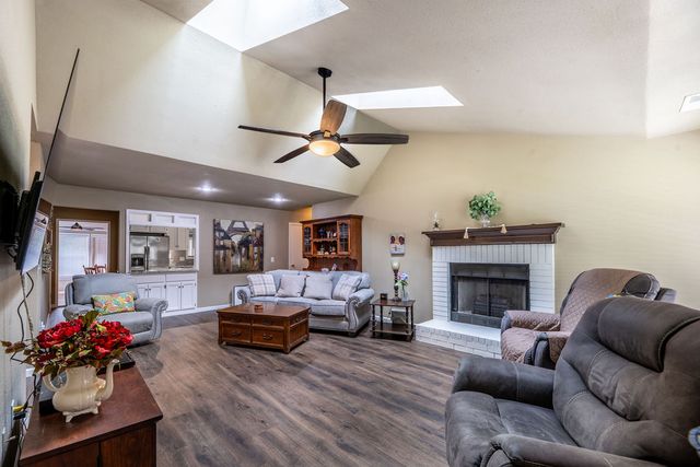 2425 Megan Drive, Fayetteville, AR 72703
