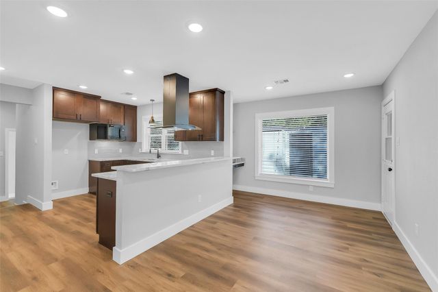 1403 S Chappell Hill Street, Brenham, TX 77833