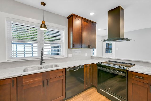 1403 S Chappell Hill Street, Brenham, TX 77833