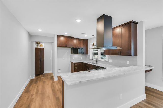 1403 S Chappell Hill Street, Brenham, TX 77833