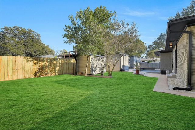 1403 S Chappell Hill Street, Brenham, TX 77833