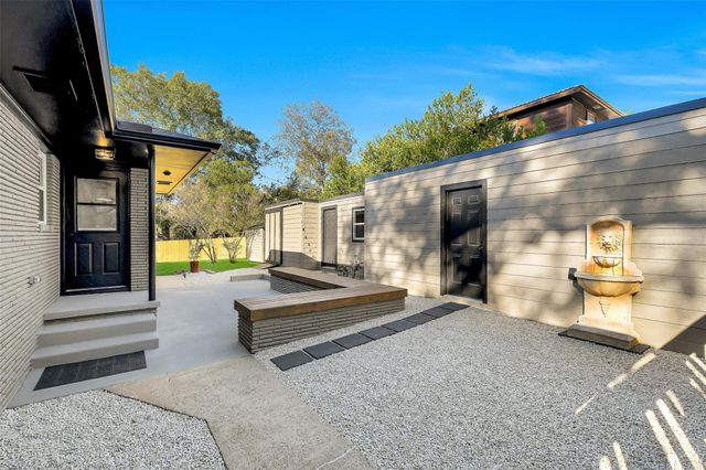 1403 S Chappell Hill Street, Brenham, TX 77833