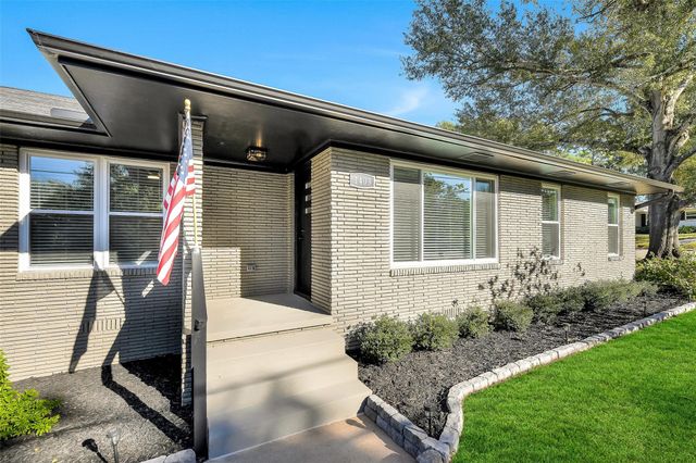 1403 S Chappell Hill Street, Brenham, TX 77833