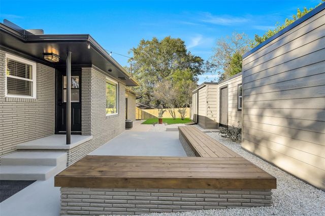 1403 S Chappell Hill Street, Brenham, TX 77833